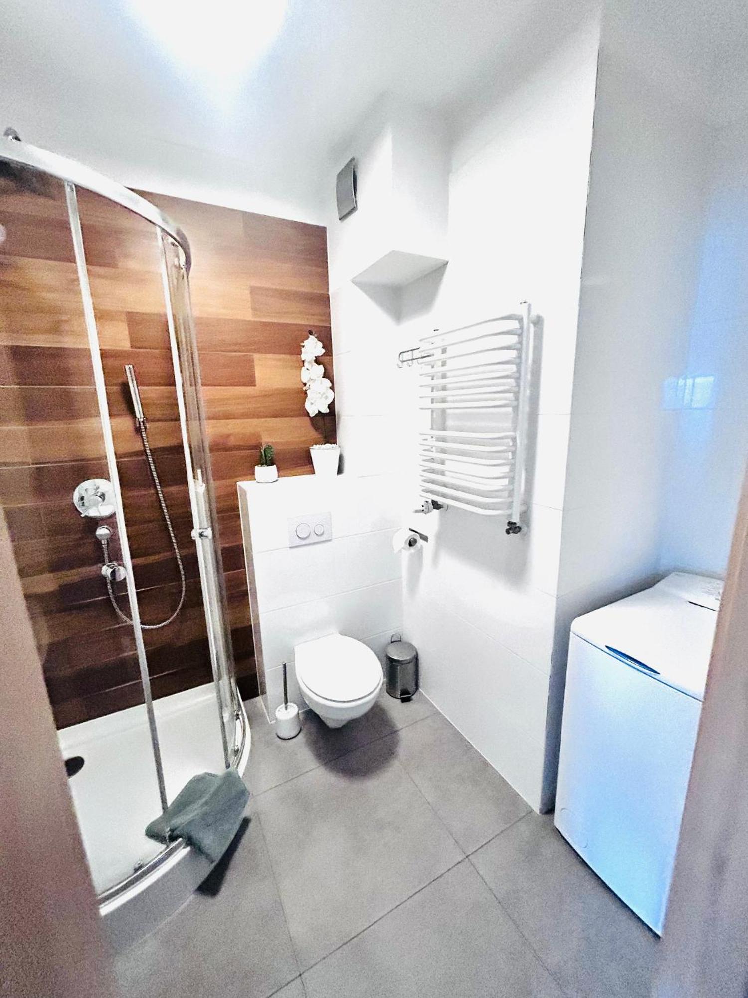 Apartament Manhattan กอร์ซุฟเวียลคอปอลสกี ภายนอก รูปภาพ